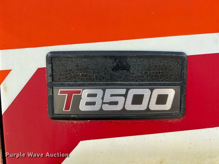 image for item II9052 2007 Chevrolet T8500  hook lift truck