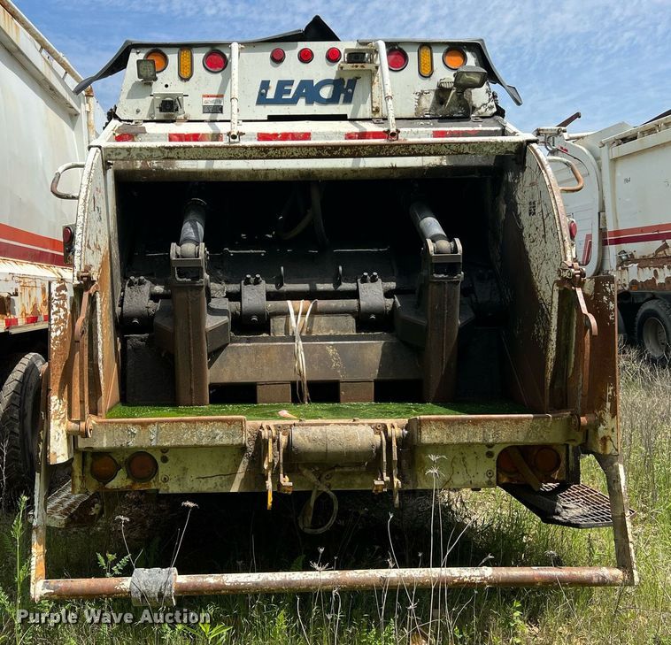 image for item II9053 2007 Crane Carrier  refuse truck