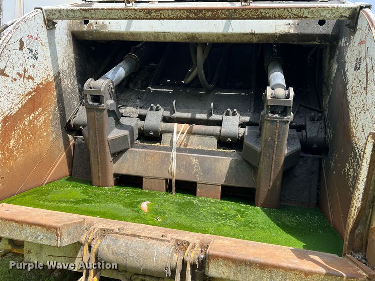 image for item II9053 2007 Crane Carrier  refuse truck