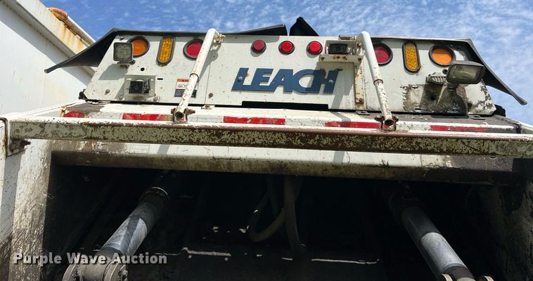 image for item II9053 2007 Crane Carrier  refuse truck