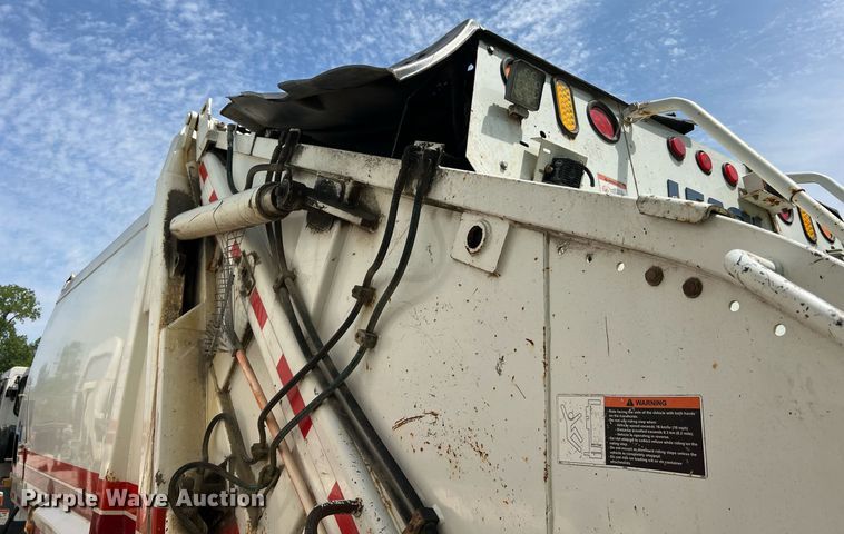 image for item II9053 2007 Crane Carrier  refuse truck