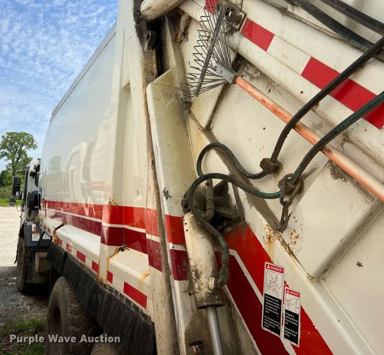 image for item II9053 2007 Crane Carrier  refuse truck