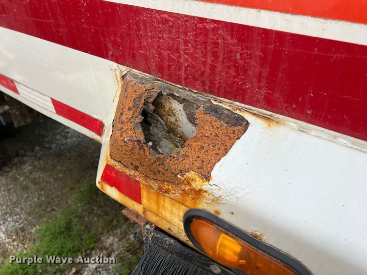 image for item II9053 2007 Crane Carrier  refuse truck