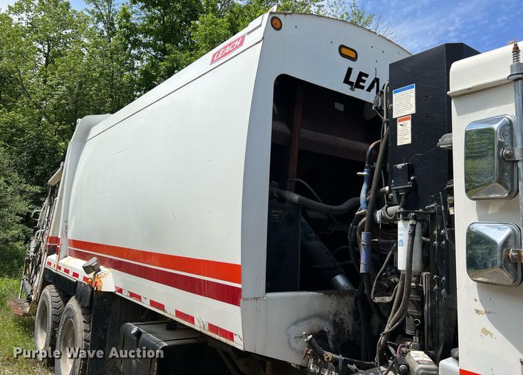 image for item II9053 2007 Crane Carrier  refuse truck