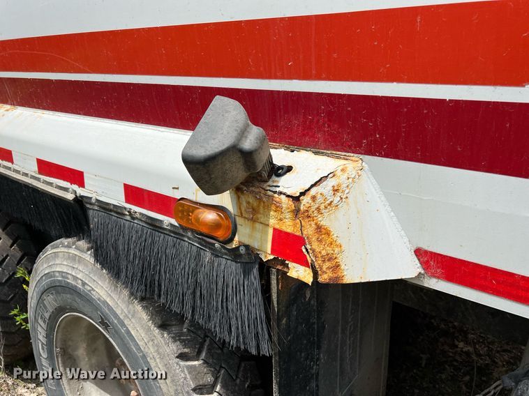 image for item II9053 2007 Crane Carrier  refuse truck