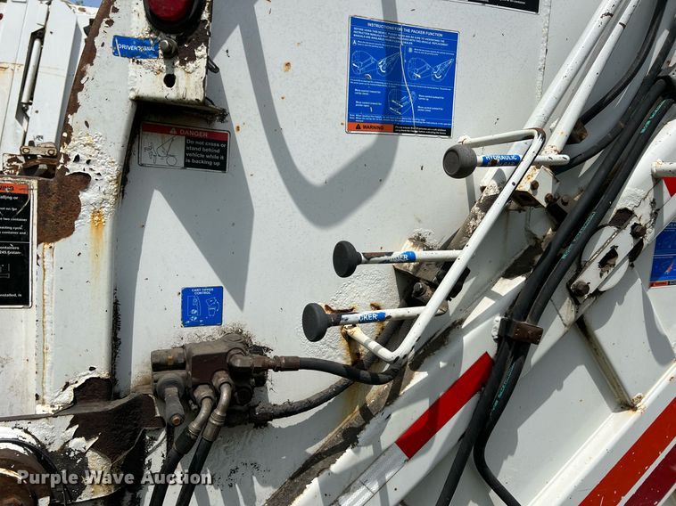 image for item II9053 2007 Crane Carrier  refuse truck