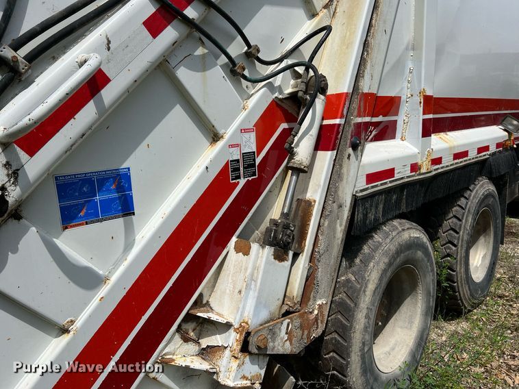 image for item II9053 2007 Crane Carrier  refuse truck