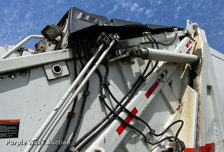 image for item II9053 2007 Crane Carrier  refuse truck