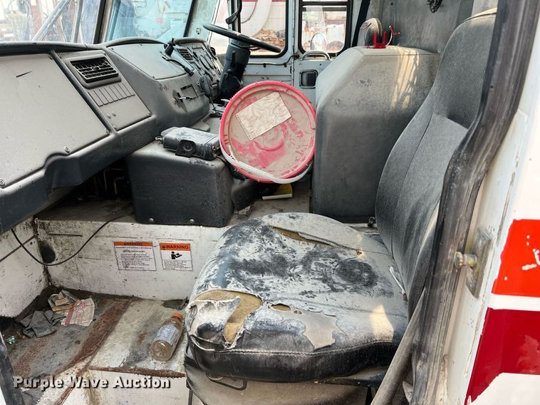 image for item II9053 2007 Crane Carrier  refuse truck