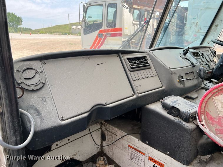 image for item II9053 2007 Crane Carrier  refuse truck