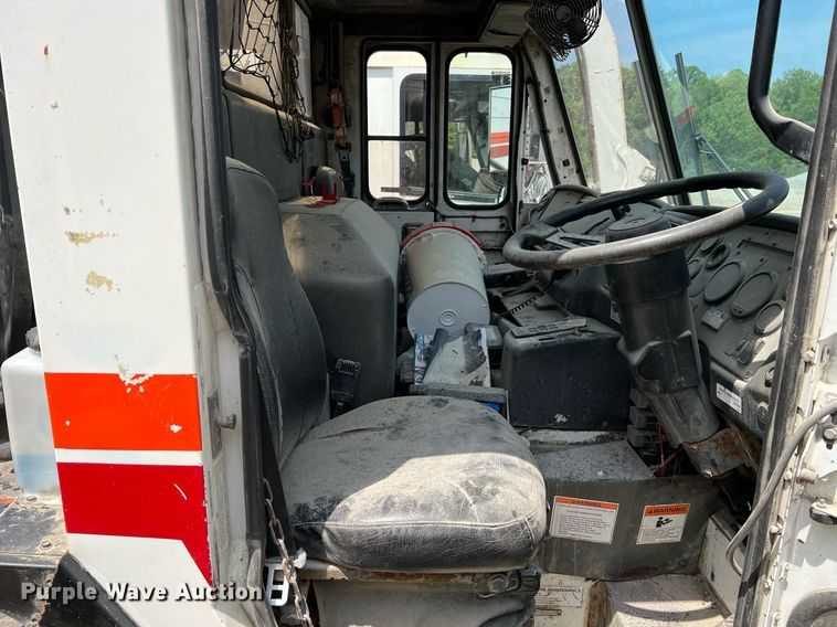 image for item II9053 2007 Crane Carrier  refuse truck