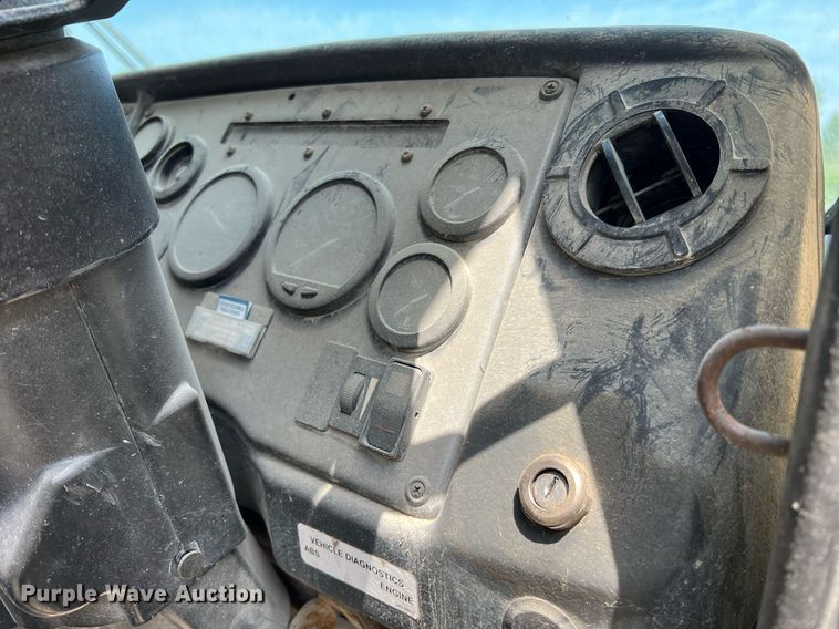 image for item II9053 2007 Crane Carrier  refuse truck