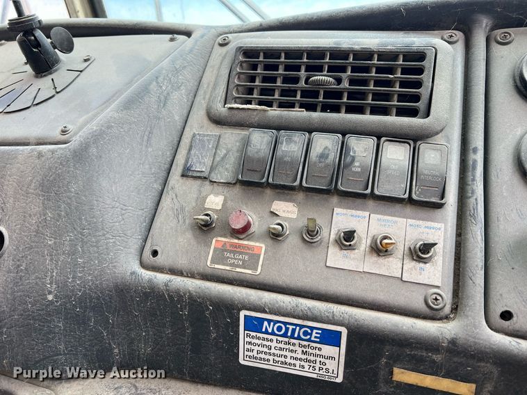 image for item II9053 2007 Crane Carrier  refuse truck