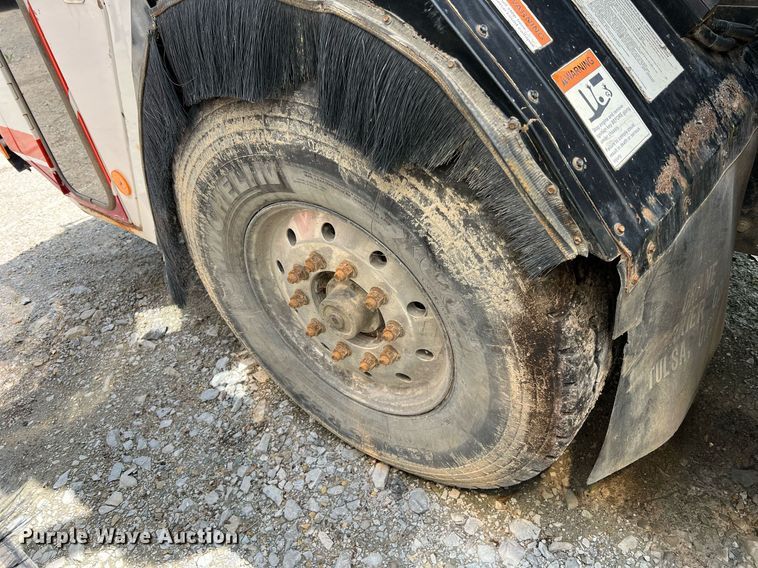 image for item II9053 2007 Crane Carrier  refuse truck