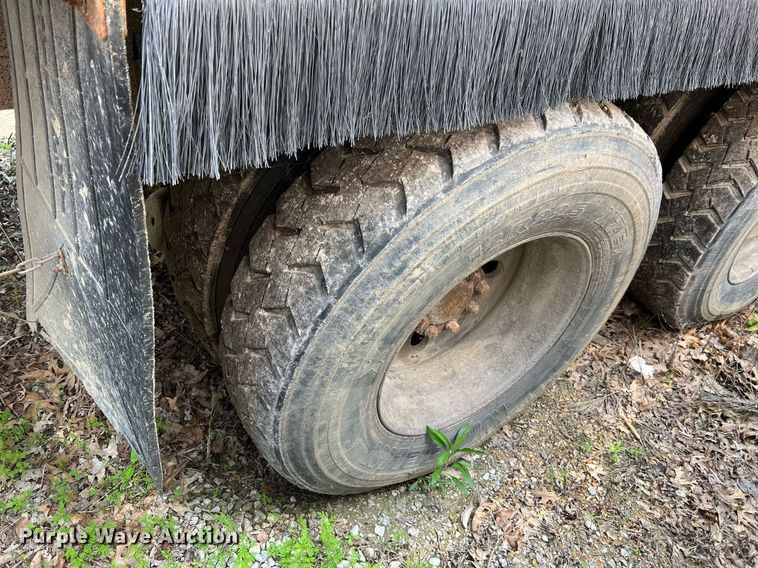 image for item II9053 2007 Crane Carrier  refuse truck