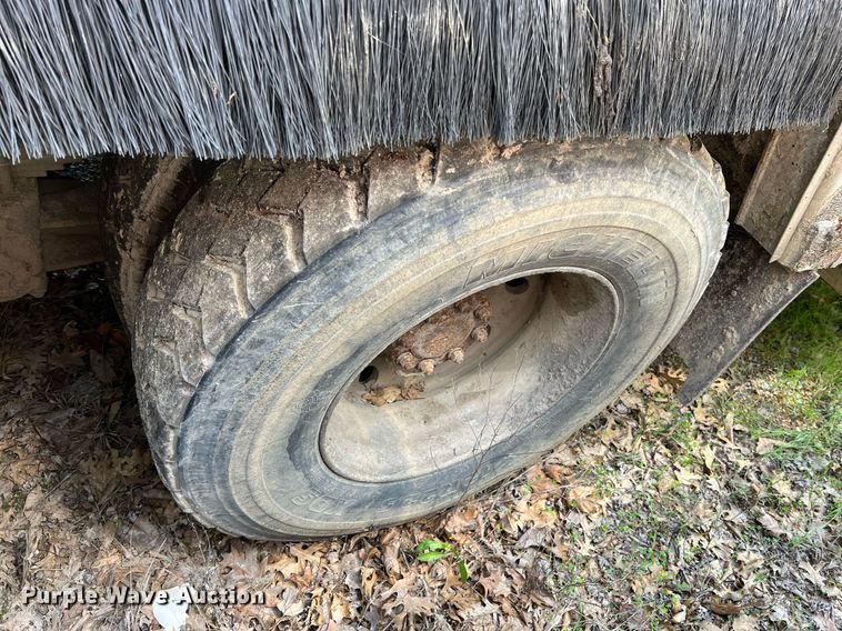 image for item II9053 2007 Crane Carrier  refuse truck