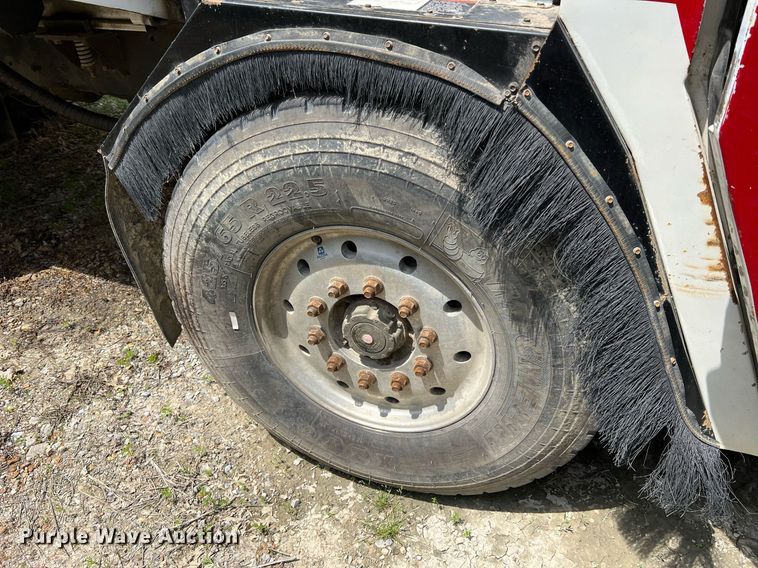 image for item II9053 2007 Crane Carrier  refuse truck