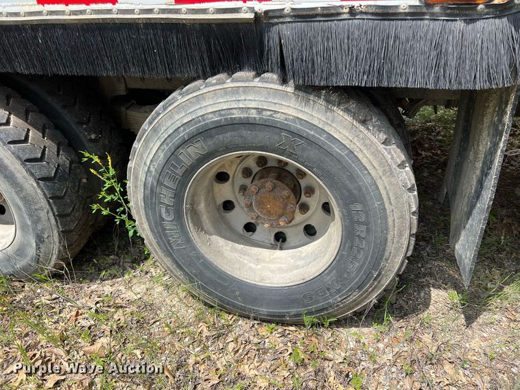 image for item II9053 2007 Crane Carrier  refuse truck