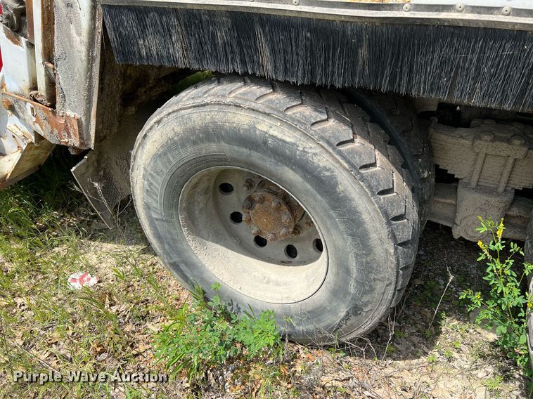 image for item II9053 2007 Crane Carrier  refuse truck