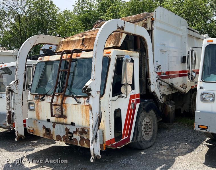 image for item II9054 2009 Crane Carrier Low Entry  refuse truck