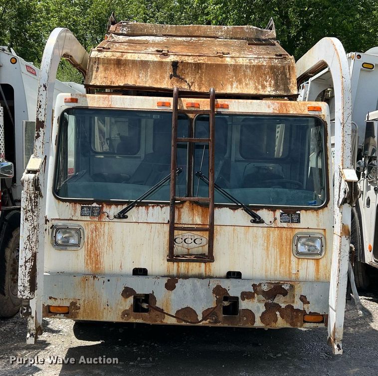 image for item II9054 2009 Crane Carrier Low Entry  refuse truck