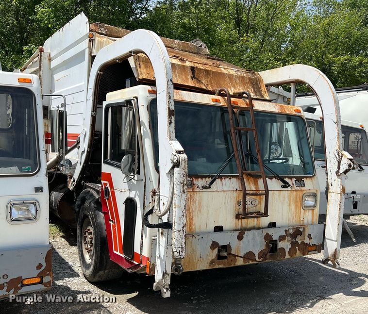 image for item II9054 2009 Crane Carrier Low Entry  refuse truck