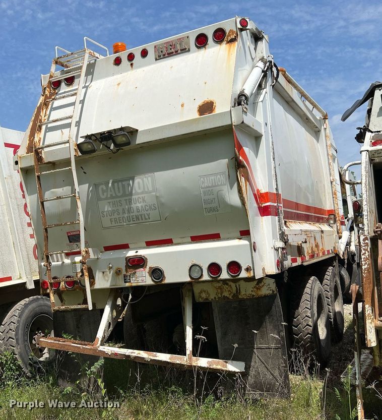 image for item II9054 2009 Crane Carrier Low Entry  refuse truck