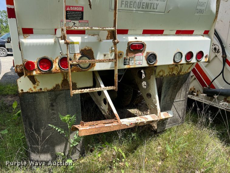 image for item II9054 2009 Crane Carrier Low Entry  refuse truck