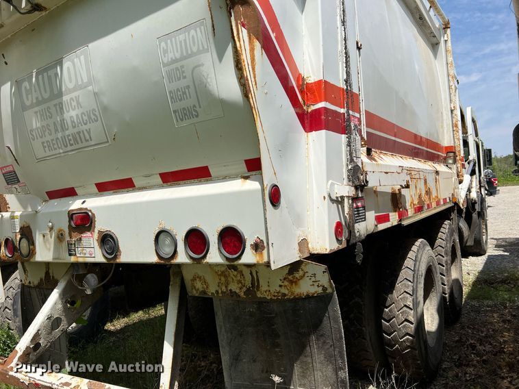 image for item II9054 2009 Crane Carrier Low Entry  refuse truck