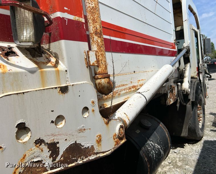 image for item II9054 2009 Crane Carrier Low Entry  refuse truck