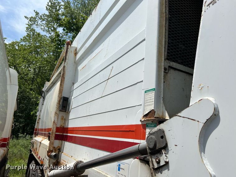 image for item II9054 2009 Crane Carrier Low Entry  refuse truck