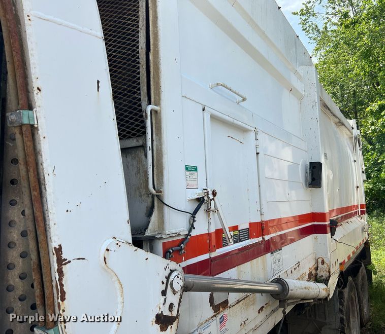image for item II9054 2009 Crane Carrier Low Entry  refuse truck