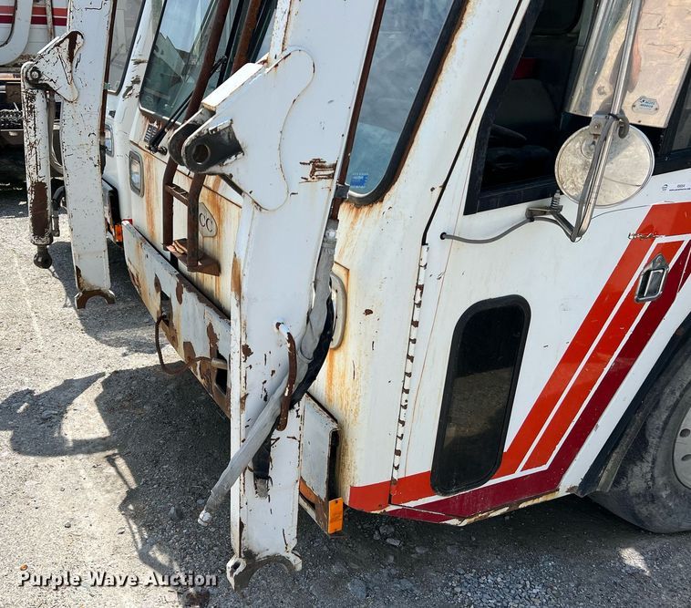 image for item II9054 2009 Crane Carrier Low Entry  refuse truck