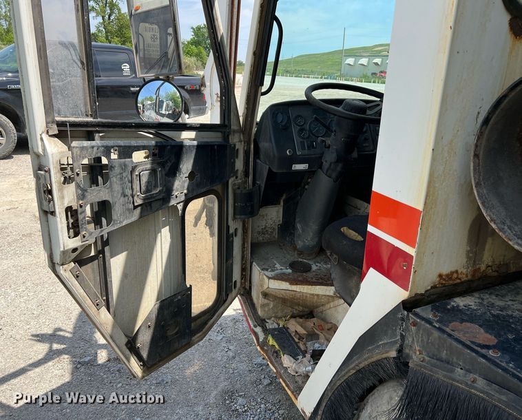 image for item II9054 2009 Crane Carrier Low Entry  refuse truck