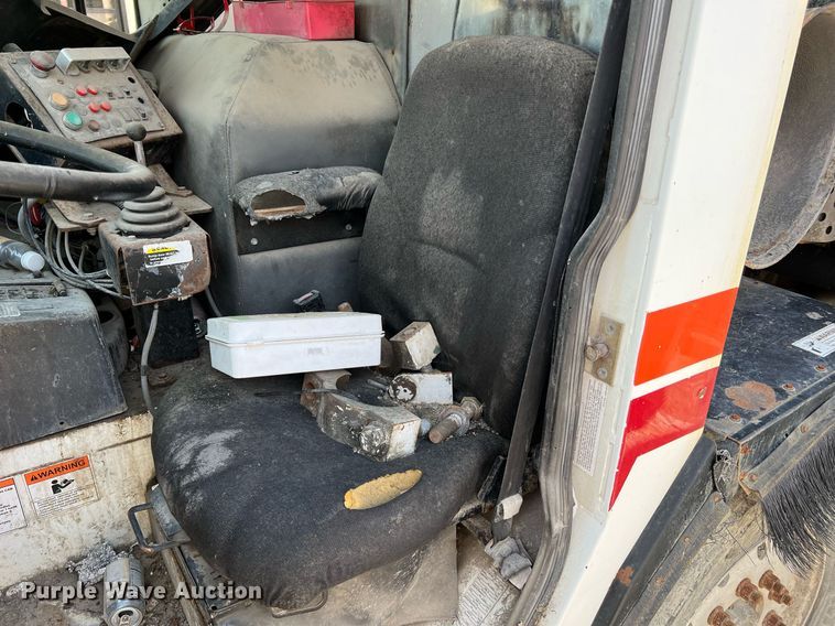 image for item II9054 2009 Crane Carrier Low Entry  refuse truck