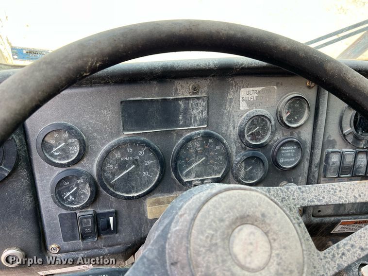 image for item II9054 2009 Crane Carrier Low Entry  refuse truck