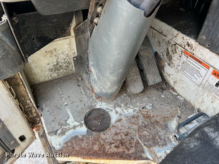 image for item II9054 2009 Crane Carrier Low Entry  refuse truck