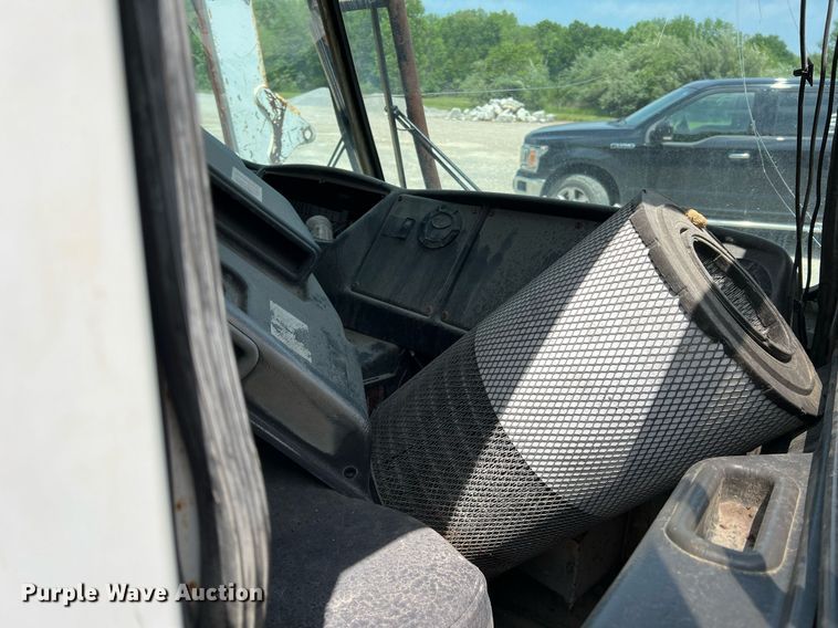 image for item II9054 2009 Crane Carrier Low Entry  refuse truck