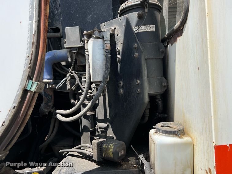 image for item II9054 2009 Crane Carrier Low Entry  refuse truck