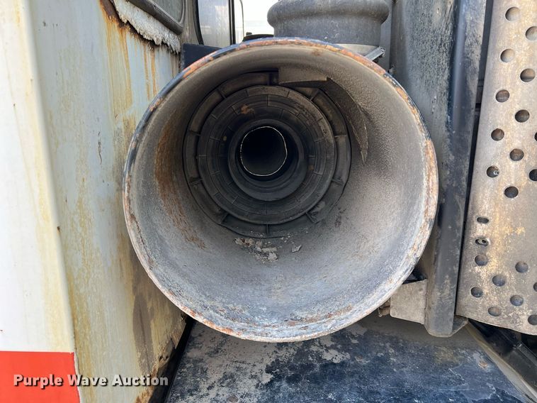 image for item II9054 2009 Crane Carrier Low Entry  refuse truck