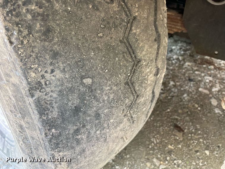 image for item II9054 2009 Crane Carrier Low Entry  refuse truck