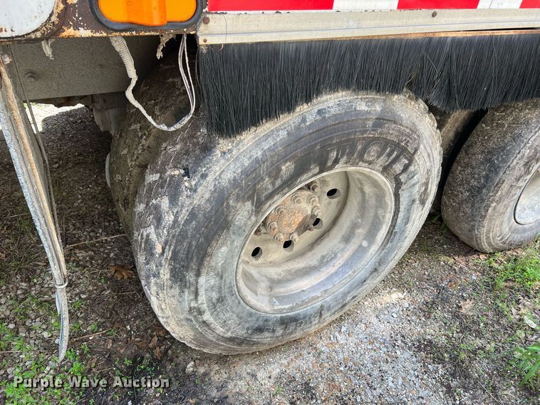 image for item II9054 2009 Crane Carrier Low Entry  refuse truck