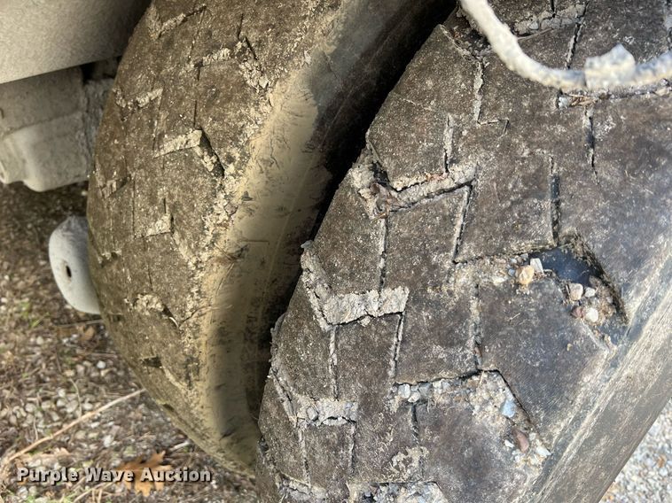 image for item II9054 2009 Crane Carrier Low Entry  refuse truck