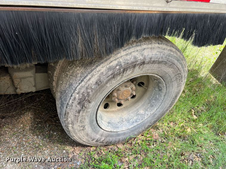 image for item II9054 2009 Crane Carrier Low Entry  refuse truck