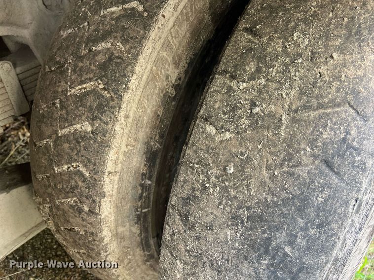 image for item II9054 2009 Crane Carrier Low Entry  refuse truck