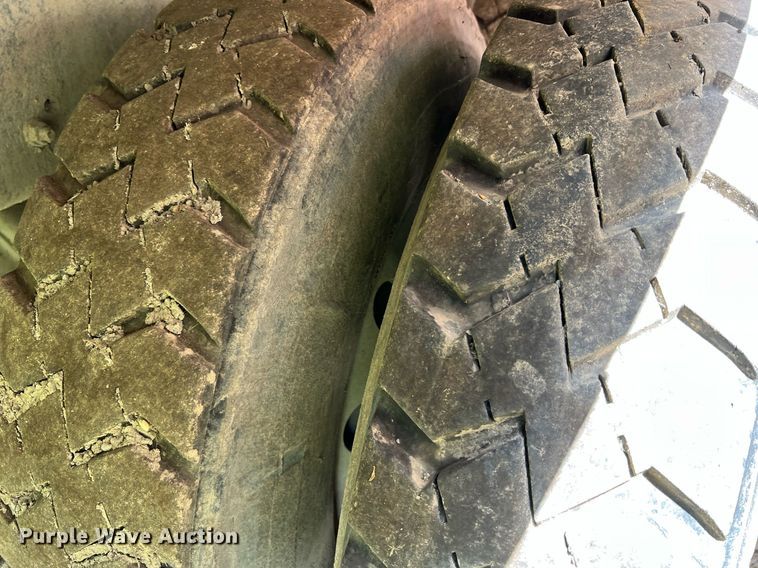 image for item II9054 2009 Crane Carrier Low Entry  refuse truck