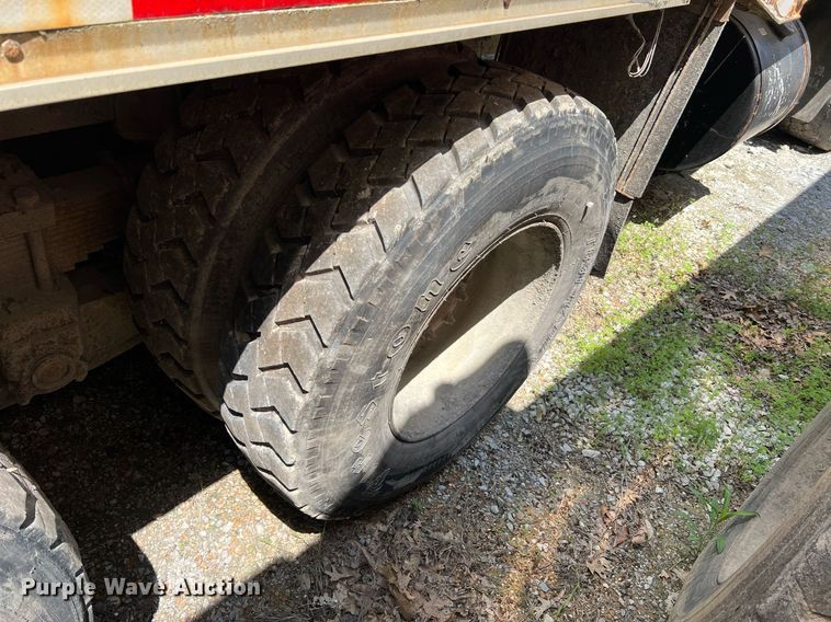 image for item II9054 2009 Crane Carrier Low Entry  refuse truck