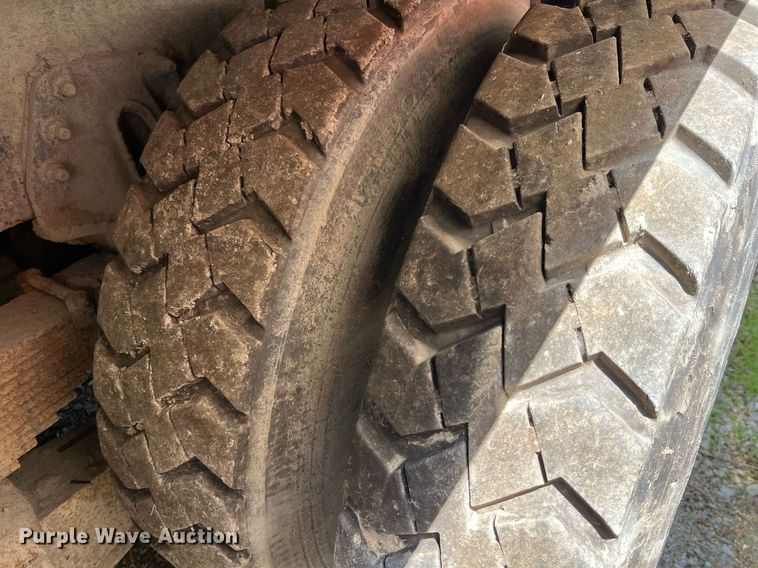 image for item II9054 2009 Crane Carrier Low Entry  refuse truck