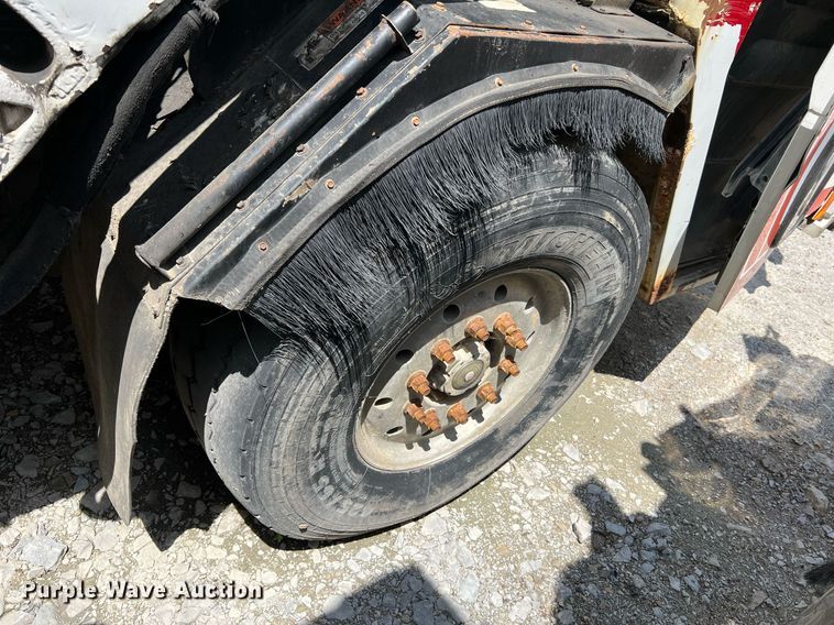 image for item II9054 2009 Crane Carrier Low Entry  refuse truck