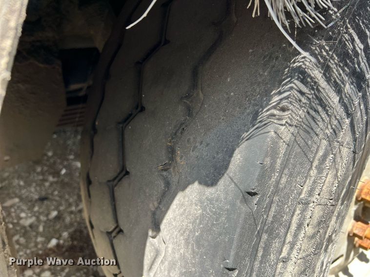 image for item II9054 2009 Crane Carrier Low Entry  refuse truck